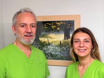 Centro de Podología Ortodinámica Brines - Cerdán manos cogiendo pies